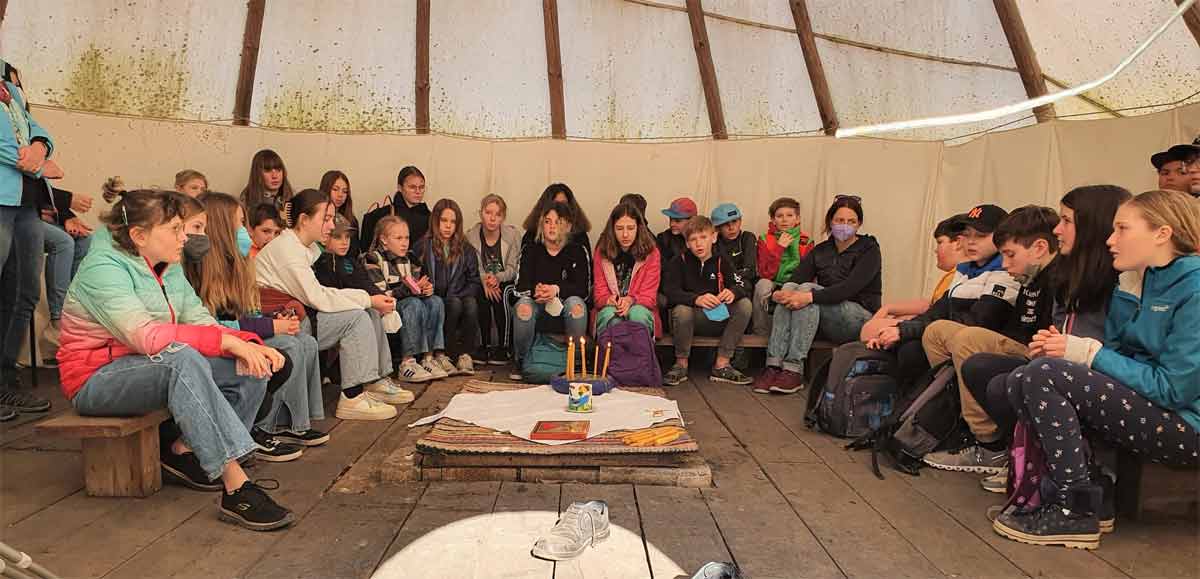 waldhuettl tipi firmgruppe, besuch